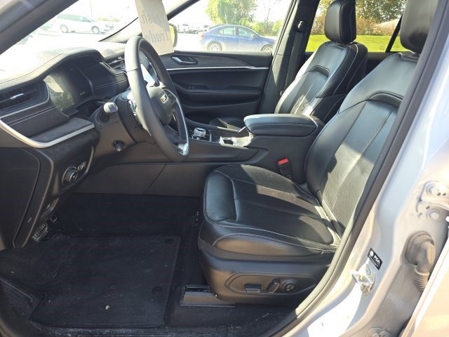 Certified 2024 Jeep Grand Cherokee Limited w/ Luxury Tech Group II AWD/4WD image 17