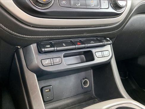 Used 2015 GMC Canyon SLT w/ Driver Alert Package AWD/4WD image 32