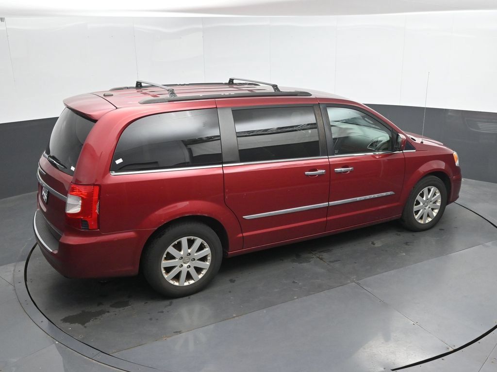 Used 2016 Chrysler Town & Country Touring w/ Driver Convenience Group FWD image 26