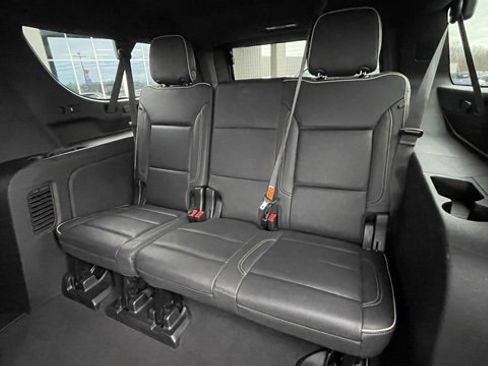 Used 2023 Chevrolet Suburban Premier image 24