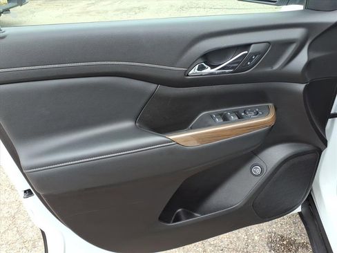 Certified 2023 GMC Acadia SLE w/ Driver Convenience Package image 14