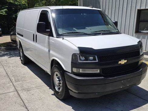 Used 2018 Chevrolet Express 2500 w/ Driver Convenience Package RWD image 7