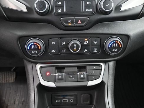 Used 2023 GMC Terrain SLT image 13