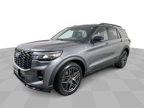 Used 2025 Ford Explorer ST-Line w/ ST-Line Street Pack AWD/4WD image 4