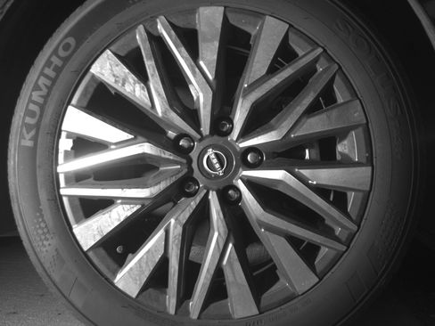 Used 2025 Nissan Altima 2.5 SV FWD image 13