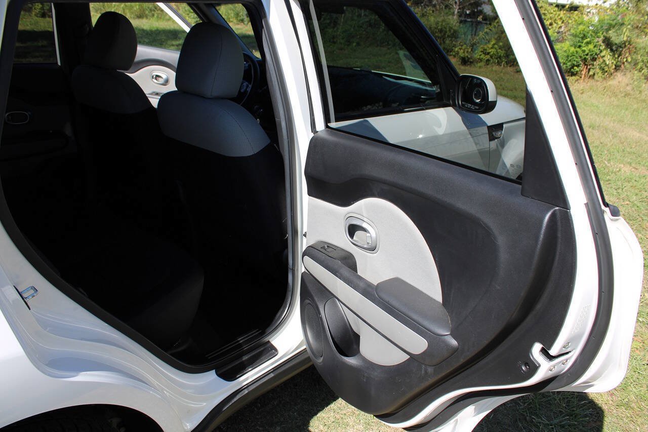 Used 2014 Kia Soul FWD image 38
