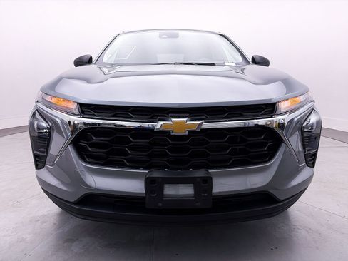 Used 2024 Chevrolet Trax LS w/ Driver Confidence Package FWD image 9