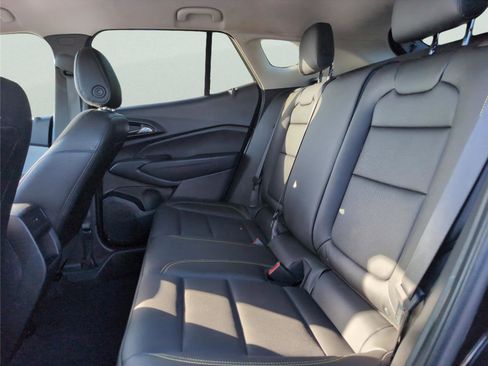 Used 2025 Chevrolet Trax LT image 30