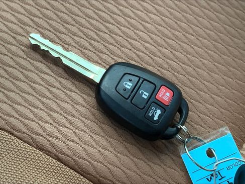 Used 2015 Toyota Corolla LE FWD image 15