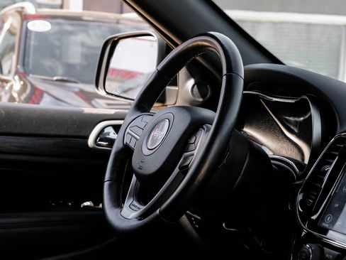 Used 2022 Jeep Grand Cherokee Laredo X RWD image 18