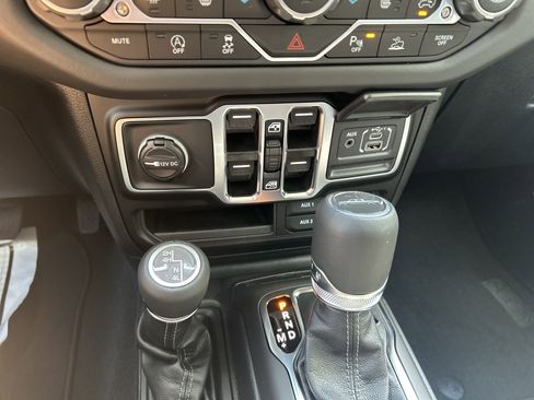 New 2025 Jeep Gladiator Sport image 42