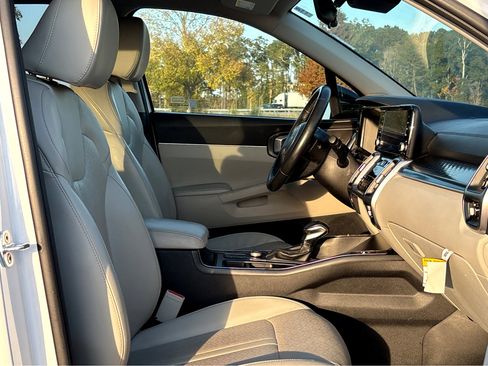 Used 2022 Kia Sorento S image 6