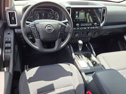 Used 2025 Nissan Frontier SV w/ SV Convenience Package AWD/4WD image 17