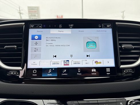 New 2026 Chrysler Voyager LX image 15