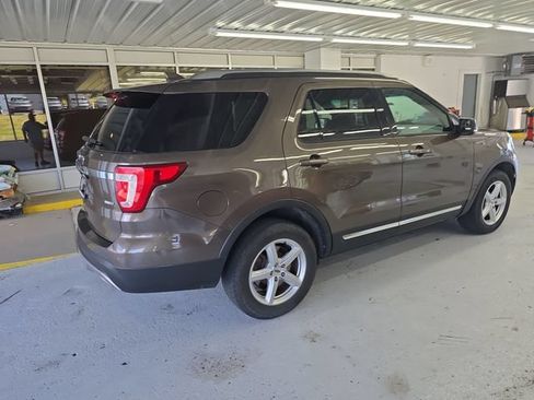 Used 2016 Ford Explorer XLT w/ Equipment Group 201A AWD/4WD image 6