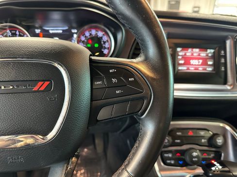 Used 2017 Dodge Challenger R/T image 19