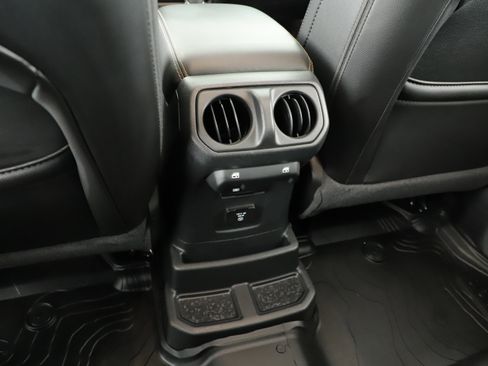 Used 2021 Jeep Wrangler Unlimited Sahara image 21