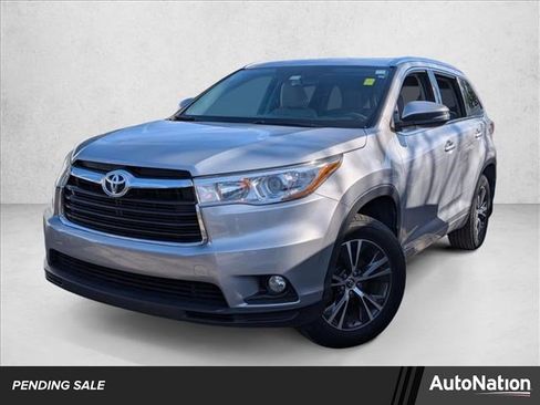 Used 2016 Toyota Highlander XLE image 1