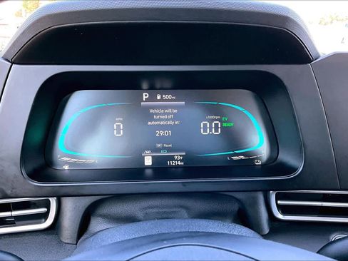 Used 2025 Hyundai Elantra Hybrid FWD image 25