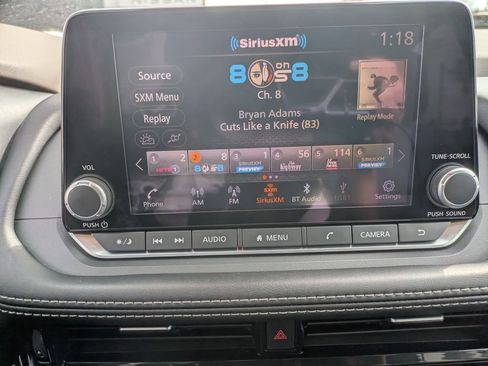 Used 2023 Nissan Rogue SV w/ SV Premium Package image 16