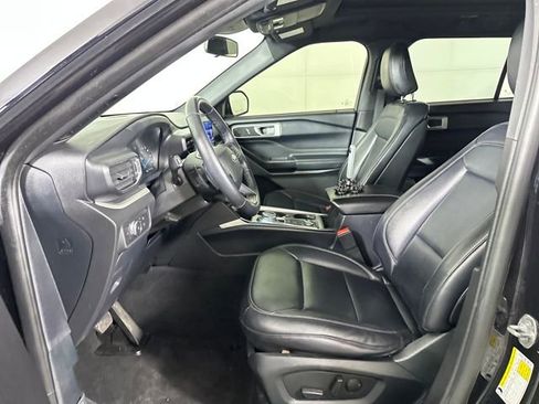 Used 2020 Ford Explorer XLT w/ Equipment Group 202A image 11