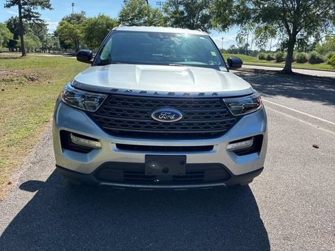 Used 2024 Ford Explorer XLT w/ Equipment Group 202A RWD image 8