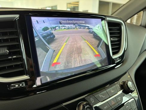 Used 2025 Chrysler Pacifica Select FWD image 21