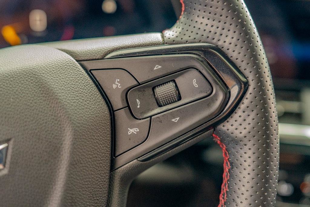 Used 2025 Chevrolet Trax RS w/ Sunroof Package FWD image 33