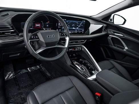 Used 2025 Audi Q5 Premium w/ Convenience Package AWD/4WD image 10