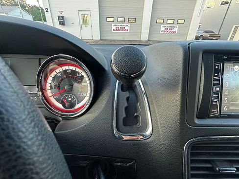 Used 2014 Dodge Grand Caravan SXT FWD image 35