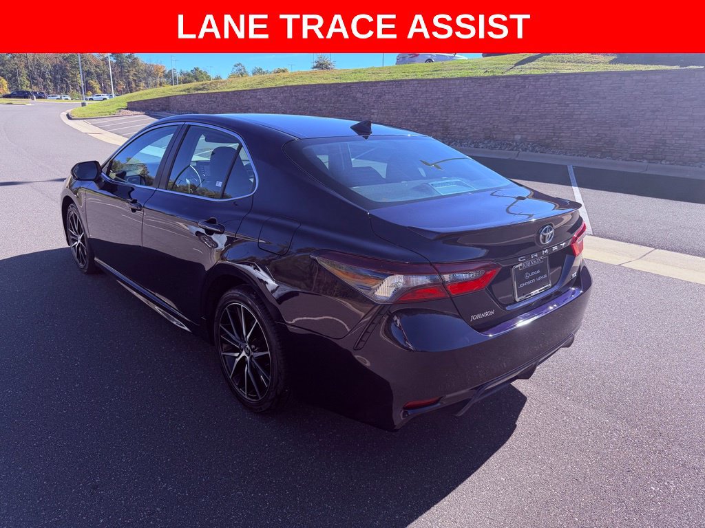 Used 2022 Toyota Camry SE FWD image 5