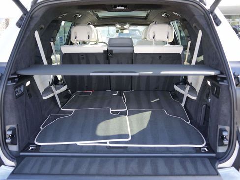 Used 2026 BMW X7 M60i image 5