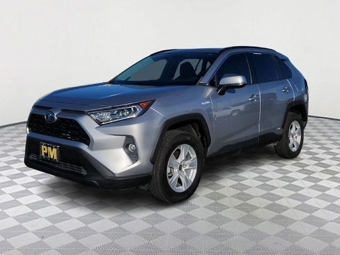 Used 2021 Toyota RAV4 XLE w/ Convenience Package image 3
