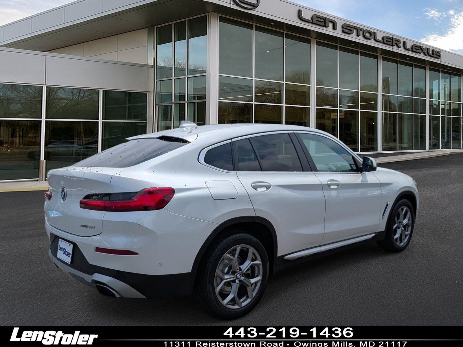 Used 2024 BMW X4 xDrive30i w/ Parking Assistance Package AWD/4WD image 3