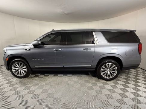 Used 2022 GMC Yukon XL Denali w/ Advanced Technology Package image 3