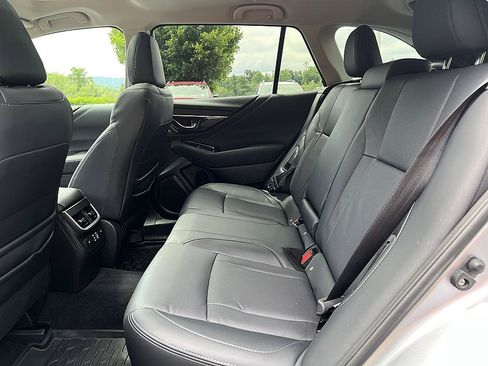 Used 2025 Subaru Outback Limited AWD/4WD image 12