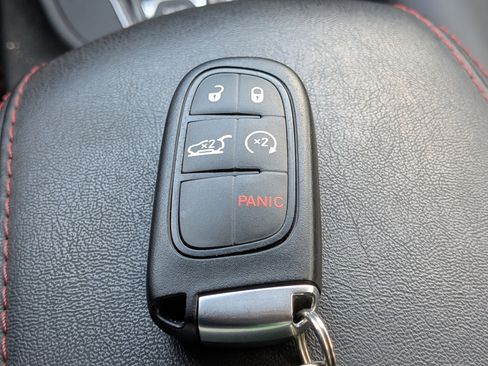 Used 2020 Jeep Cherokee Trailhawk AWD/4WD image 34