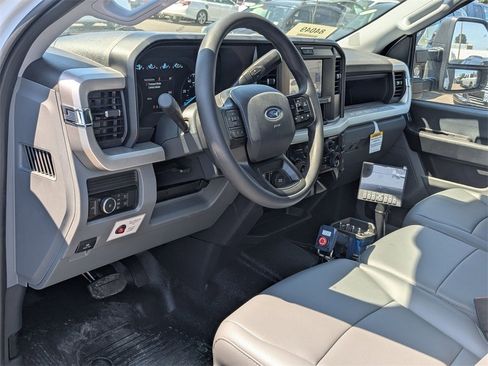 New 2025 Ford F550 4x4 SuperCab Super Duty image 9