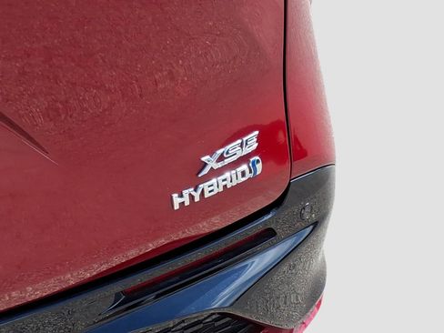 Used 2022 Toyota Sienna XSE image 5
