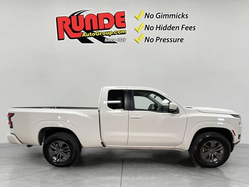 Used 2025 Nissan Frontier SV AWD/4WD image 7