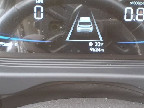 Certified 2024 Hyundai Venue SEL image 32