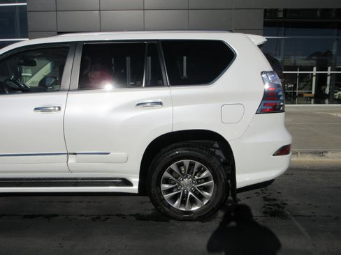 Used 2017 Lexus GX 460 Luxury AWD/4WD image 4