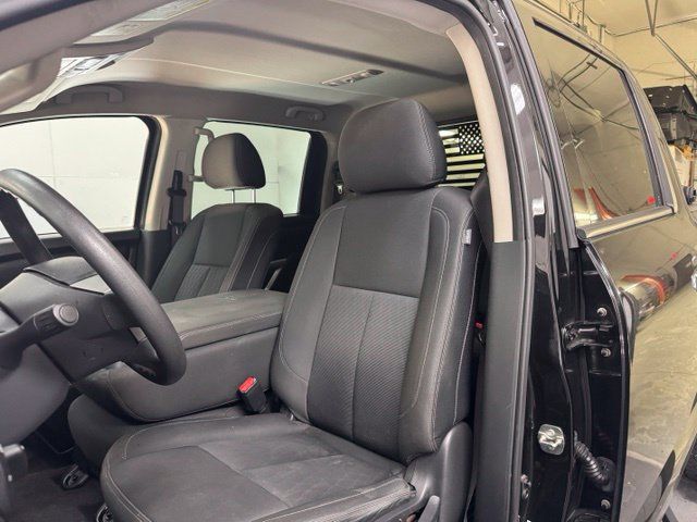 Used 2017 Nissan Titan SV AWD/4WD image 20