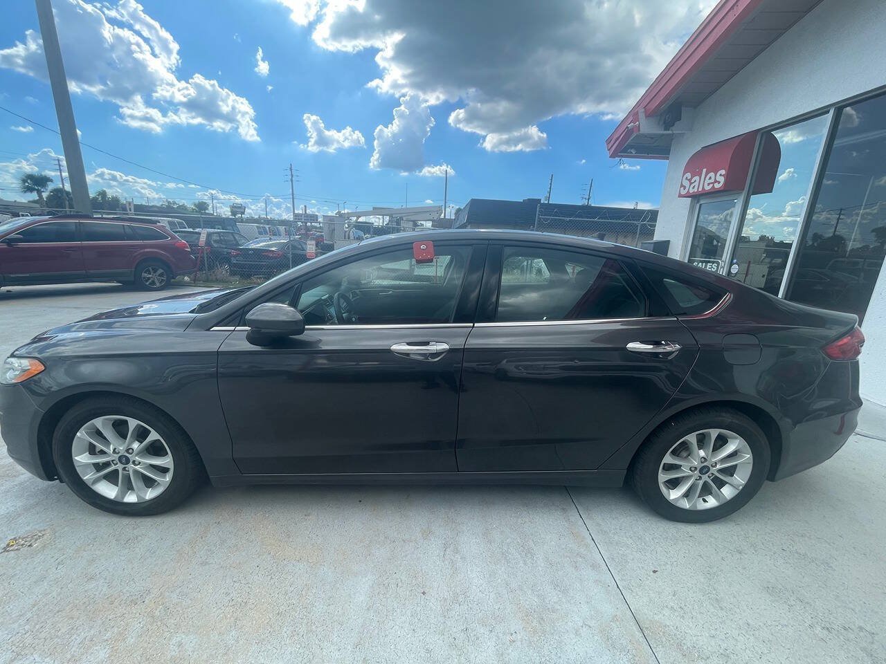 Used 2020 Ford Fusion SE FWD image 3