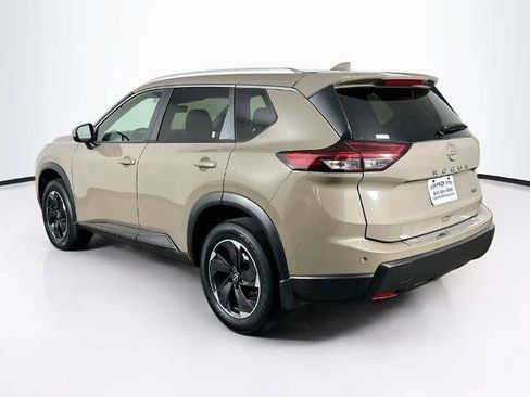 Used 2024 Nissan Rogue SV w/ SV Premium Package FWD image 4