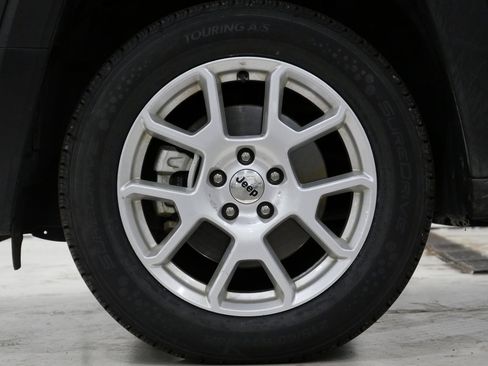 Certified 2023 Jeep Renegade Latitude image 9