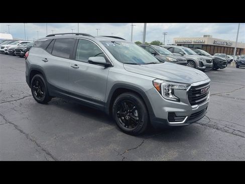 Used 2024 GMC Terrain SLE w/ Driver Convenience Package FWD image 2