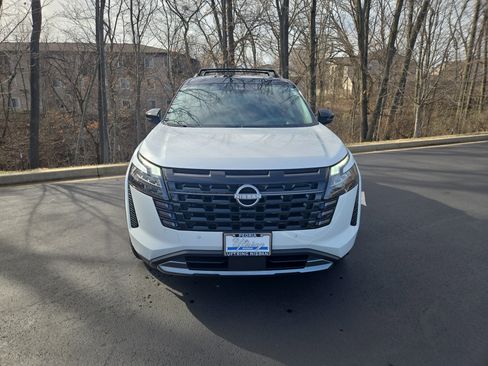 New 2026 Nissan Pathfinder Platinum image 7