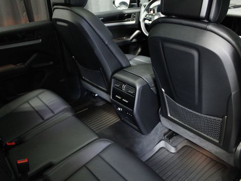 Used 2024 Porsche Cayenne image 45