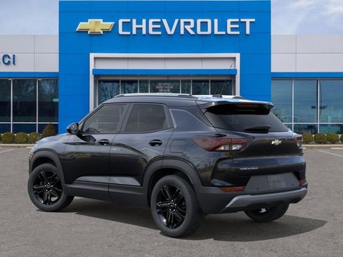 New 2026 Chevrolet TrailBlazer LT w/ Midnight Edition FWD image 3